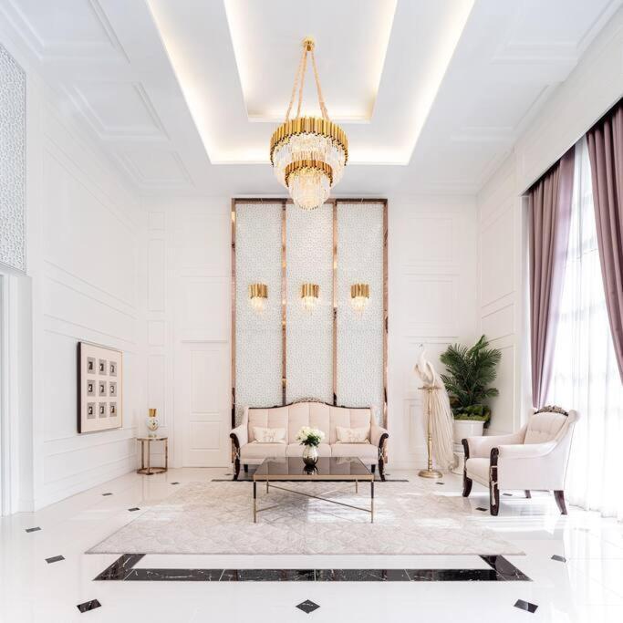 Elegant 2 Bed Near To - Luxury Apartment *