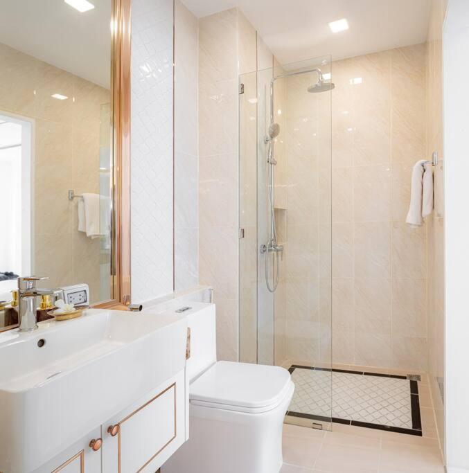 Elegant 2 Bed Near To - Luxury *